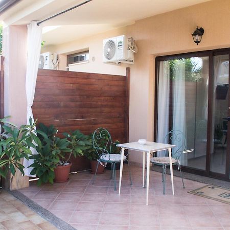 B&B Jolie Suite วิลลัสซีมีอุส ภายนอก รูปภาพ